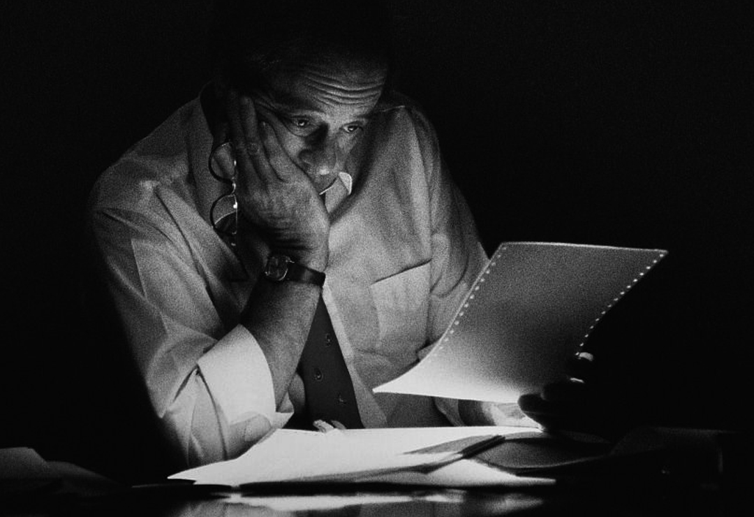 我认为它是逆水行舟不断超越之心,它是埋头伏案兢兢业业之心,它也是